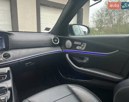 Черный Мерседес Е-Класс, объемом двигателя 2.93 л и пробегом 220 тыс. км за 42899 $, фото 9 на Automoto.ua