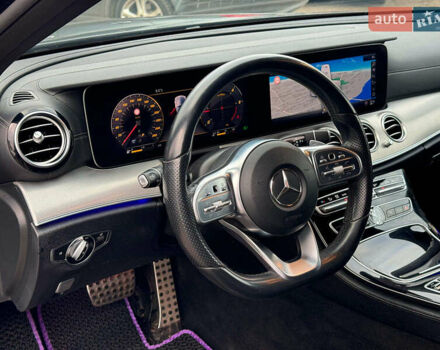 Чорний Мерседес Е-Клас, об'ємом двигуна 2 л та пробігом 230 тис. км за 35640 $, фото 17 на Automoto.ua