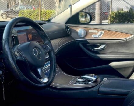 Черный Мерседес Е-Класс, объемом двигателя 2 л и пробегом 59 тыс. км за 6300 $, фото 6 на Automoto.ua