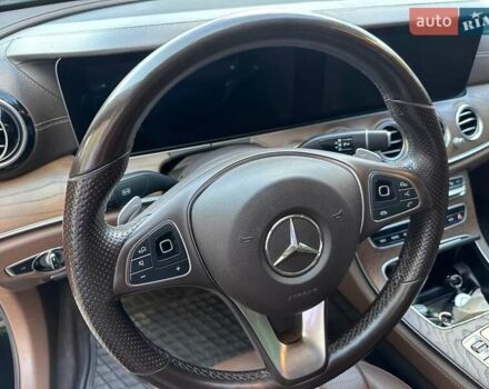 Черный Мерседес Е-Класс, объемом двигателя 1.95 л и пробегом 255 тыс. км за 32721 $, фото 8 на Automoto.ua