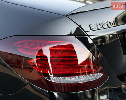 Черный Мерседес Е-Класс, объемом двигателя 1.95 л и пробегом 225 тыс. км за 35500 $, фото 26 на Automoto.ua