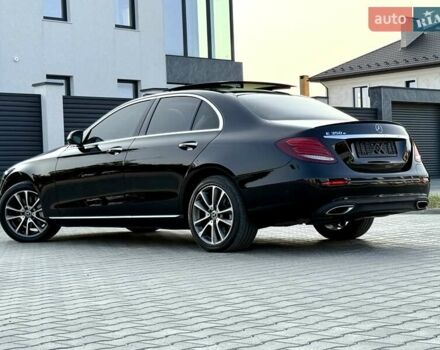 Черный Мерседес Е-Класс, объемом двигателя 2 л и пробегом 113 тыс. км за 33500 $, фото 6 на Automoto.ua