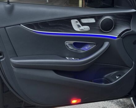 Чорний Мерседес Е-Клас, об'ємом двигуна 2 л та пробігом 109 тис. км за 32900 $, фото 17 на Automoto.ua