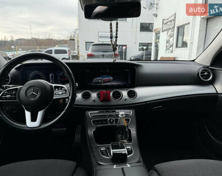 Чорний Мерседес Е-Клас, об'ємом двигуна 1.95 л та пробігом 215 тис. км за 29999 $, фото 11 на Automoto.ua