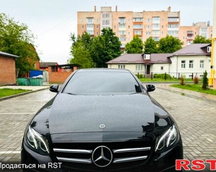 Черный Мерседес Е-Класс, объемом двигателя 2 л и пробегом 59 тыс. км за 34500 $, фото 2 на Automoto.ua