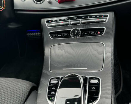 Чорний Мерседес Е-Клас, об'ємом двигуна 1.95 л та пробігом 215 тис. км за 29999 $, фото 12 на Automoto.ua