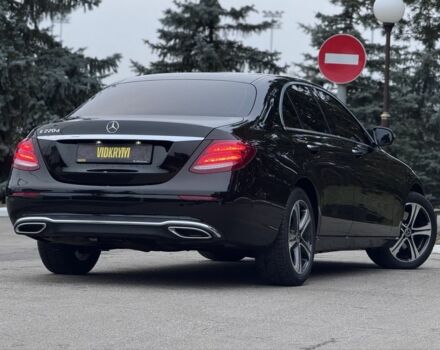 Чорний Мерседес Е-Клас, об'ємом двигуна 2 л та пробігом 109 тис. км за 32900 $, фото 9 на Automoto.ua