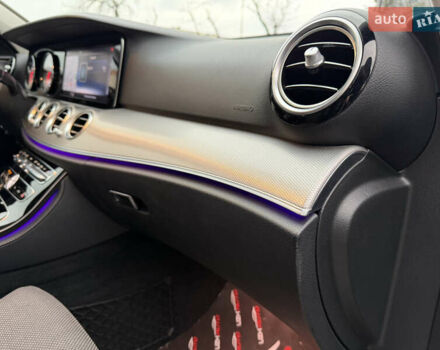 Чорний Мерседес Е-Клас, об'ємом двигуна 2 л та пробігом 204 тис. км за 31500 $, фото 47 на Automoto.ua