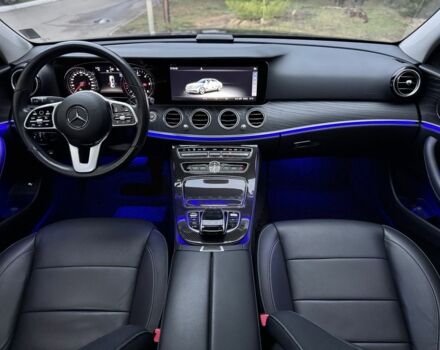 Чорний Мерседес Е-Клас, об'ємом двигуна 2 л та пробігом 109 тис. км за 32900 $, фото 2 на Automoto.ua