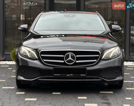 Чорний Мерседес Е-Клас, об'ємом двигуна 2 л та пробігом 204 тис. км за 31500 $, фото 2 на Automoto.ua