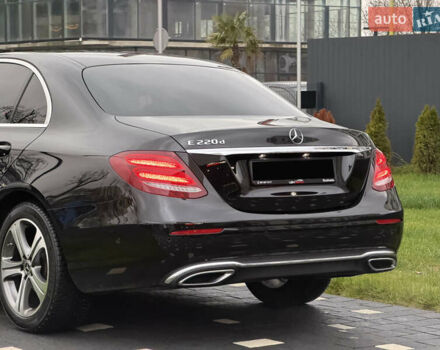 Чорний Мерседес Е-Клас, об'ємом двигуна 2 л та пробігом 204 тис. км за 31500 $, фото 13 на Automoto.ua