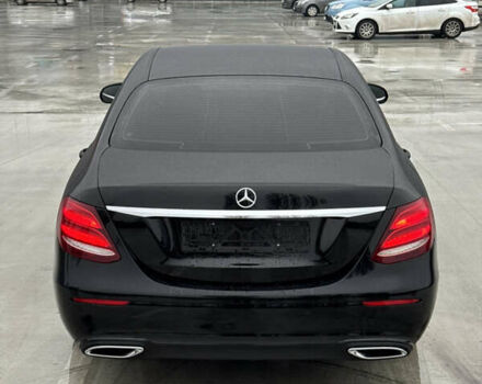 Чорний Мерседес Е-Клас, об'ємом двигуна 2 л та пробігом 67 тис. км за 39000 $, фото 5 на Automoto.ua