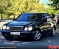 Черный Мерседес Е-Класс, объемом двигателя 4 л и пробегом 333 тыс. км за 2200 $, фото 2 на Automoto.ua