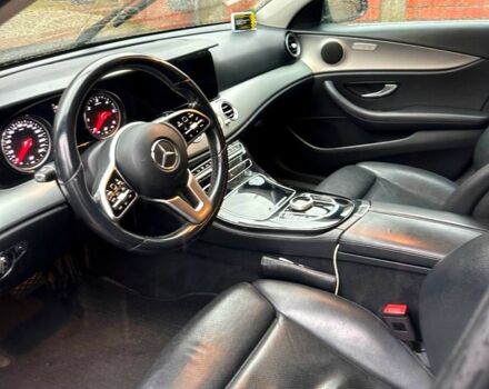 Чорний Мерседес Е-Клас, об'ємом двигуна 2 л та пробігом 350 тис. км за 27000 $, фото 3 на Automoto.ua