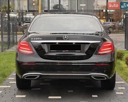 Чорний Мерседес Е-Клас, об'ємом двигуна 2 л та пробігом 204 тис. км за 31500 $, фото 15 на Automoto.ua
