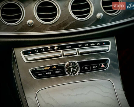 Черный Мерседес Е-Класс, объемом двигателя 1.99 л и пробегом 95 тыс. км за 31700 $, фото 33 на Automoto.ua