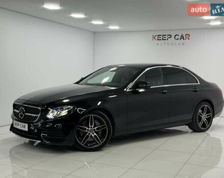 Черный Мерседес Е-Класс, объемом двигателя 2 л и пробегом 142 тыс. км за 36900 $, фото 2 на Automoto.ua