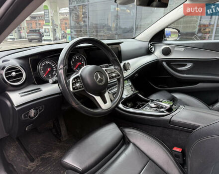 Черный Мерседес Е-Класс, объемом двигателя 1.95 л и пробегом 104 тыс. км за 39900 $, фото 5 на Automoto.ua