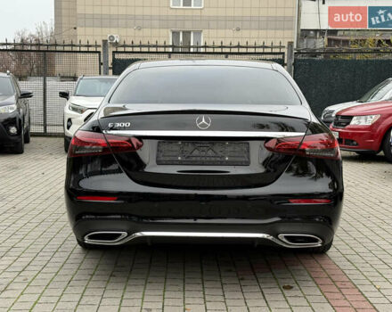 Чорний Мерседес Е-Клас, об'ємом двигуна 2 л та пробігом 99 тис. км за 49500 $, фото 4 на Automoto.ua