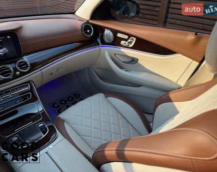 Черный Мерседес Е-Класс, объемом двигателя 1.99 л и пробегом 54 тыс. км за 50000 $, фото 34 на Automoto.ua