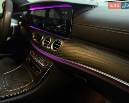 Черный Мерседес Е-Класс, объемом двигателя 1.95 л и пробегом 150 тыс. км за 47777 $, фото 93 на Automoto.ua