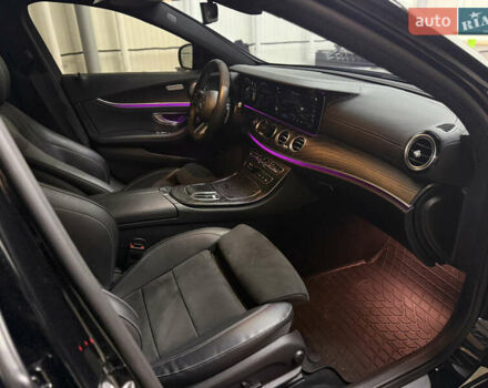 Черный Мерседес Е-Класс, объемом двигателя 1.95 л и пробегом 150 тыс. км за 47777 $, фото 92 на Automoto.ua