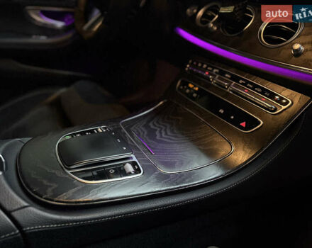 Черный Мерседес Е-Класс, объемом двигателя 1.95 л и пробегом 150 тыс. км за 47777 $, фото 94 на Automoto.ua