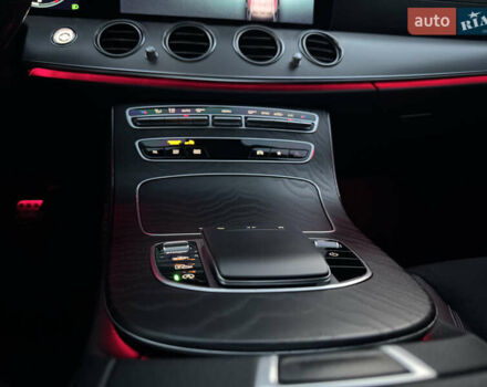 Черный Мерседес Е-Класс, объемом двигателя 1.95 л и пробегом 70 тыс. км за 66500 $, фото 113 на Automoto.ua