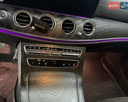 Черный Мерседес Е-Класс, объемом двигателя 1.95 л и пробегом 150 тыс. км за 47777 $, фото 65 на Automoto.ua
