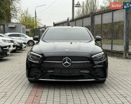 Чорний Мерседес Е-Клас, об'ємом двигуна 2 л та пробігом 99 тис. км за 49500 $, фото 1 на Automoto.ua