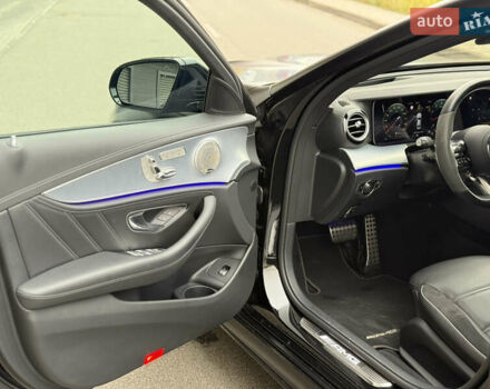 Черный Мерседес Е-Класс, объемом двигателя 4 л и пробегом 47 тыс. км за 120000 $, фото 18 на Automoto.ua