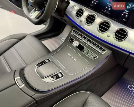 Черный Мерседес Е-Класс, объемом двигателя 4 л и пробегом 47 тыс. км за 113900 $, фото 62 на Automoto.ua