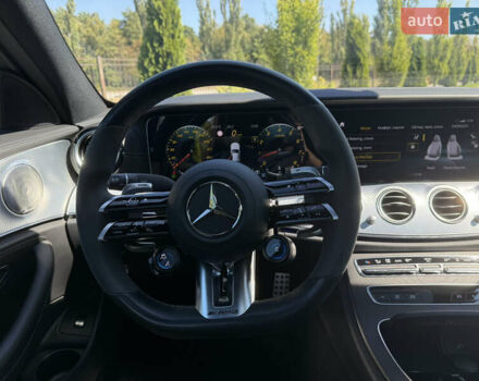 Чорний Мерседес Е-Клас, об'ємом двигуна 4 л та пробігом 45 тис. км за 135000 $, фото 38 на Automoto.ua