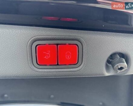 Чорний Мерседес Е-Клас, об'ємом двигуна 1.95 л та пробігом 44 тис. км за 55500 $, фото 75 на Automoto.ua