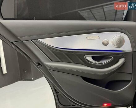 Черный Мерседес Е-Класс, объемом двигателя 4 л и пробегом 47 тыс. км за 113900 $, фото 40 на Automoto.ua