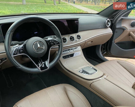 Черный Мерседес Е-Класс, объемом двигателя 2 л и пробегом 71 тыс. км за 53700 $, фото 31 на Automoto.ua