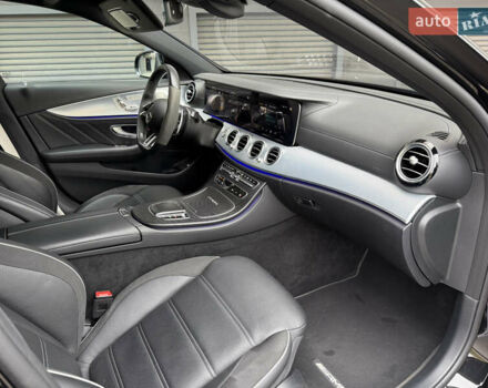 Черный Мерседес Е-Класс, объемом двигателя 4 л и пробегом 47 тыс. км за 120000 $, фото 32 на Automoto.ua