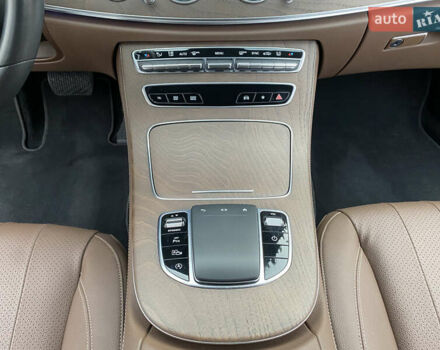 Черный Мерседес Е-Класс, объемом двигателя 2 л и пробегом 71 тыс. км за 53700 $, фото 43 на Automoto.ua