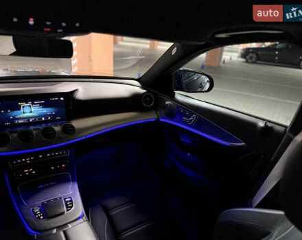 Черный Мерседес Е-Класс, объемом двигателя 4 л и пробегом 47 тыс. км за 120000 $, фото 41 на Automoto.ua