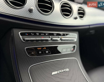 Черный Мерседес Е-Класс, объемом двигателя 4 л и пробегом 47 тыс. км за 120000 $, фото 26 на Automoto.ua
