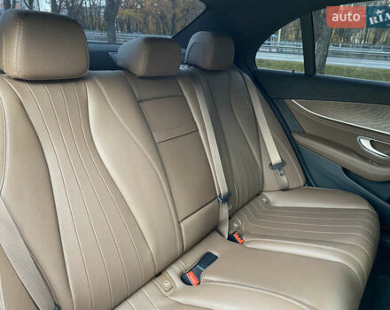 Черный Мерседес Е-Класс, объемом двигателя 2 л и пробегом 71 тыс. км за 53700 $, фото 44 на Automoto.ua