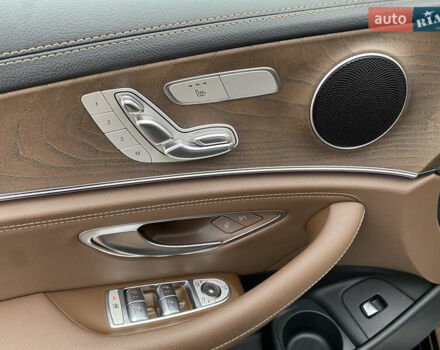 Черный Мерседес Е-Класс, объемом двигателя 2 л и пробегом 71 тыс. км за 53700 $, фото 39 на Automoto.ua