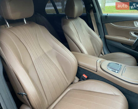 Черный Мерседес Е-Класс, объемом двигателя 2 л и пробегом 71 тыс. км за 53700 $, фото 47 на Automoto.ua