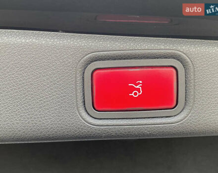 Черный Мерседес Е-Класс, объемом двигателя 2 л и пробегом 71 тыс. км за 53700 $, фото 55 на Automoto.ua