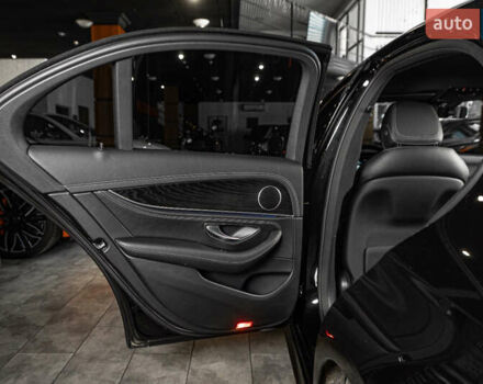 Чорний Мерседес Е-Клас, об'ємом двигуна 1.99 л та пробігом 31 тис. км за 51500 $, фото 50 на Automoto.ua