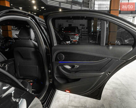 Чорний Мерседес Е-Клас, об'ємом двигуна 1.99 л та пробігом 31 тис. км за 51500 $, фото 48 на Automoto.ua