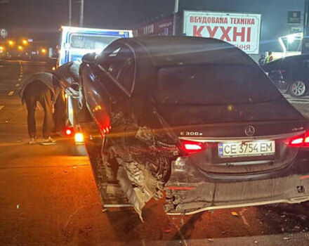 Чорний Мерседес Е-Клас, об'ємом двигуна 1.99 л та пробігом 32 тис. км за 39704 $, фото 3 на Automoto.ua