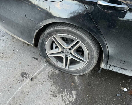 Чорний Мерседес Е-Клас, об'ємом двигуна 1.99 л та пробігом 32 тис. км за 39704 $, фото 2 на Automoto.ua