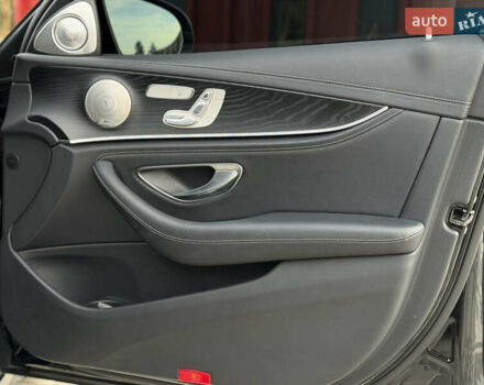 Черный Мерседес Е-Класс, объемом двигателя 2 л и пробегом 60 тыс. км за 61500 $, фото 24 на Automoto.ua