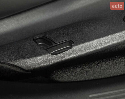 Чорний Мерседес Е-Клас, об'ємом двигуна 1.99 л та пробігом 31 тис. км за 51500 $, фото 19 на Automoto.ua